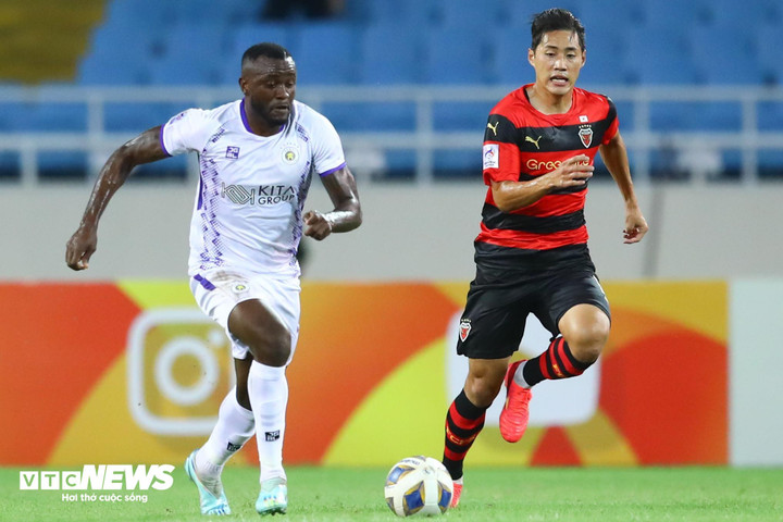 Caion và Tagueu là cặp tiền đạo của Hà Nội FC. (Ảnh: Kim Chi)