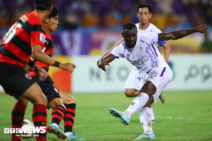 Tagueu ghi bàn đầu tiên cho Hà Nội FC. (Ảnh: Kim Chi)