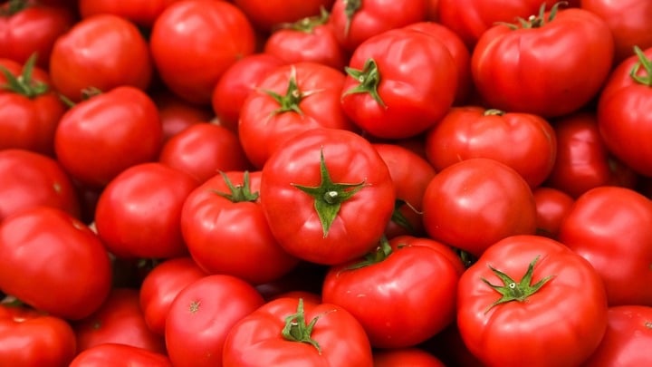 Cà chua có thể ngấm nhiều dư lượng thuốc trừ sâu. (Ảnh: Foodrepublic)