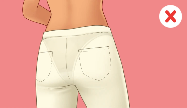 Lộ đường viền nội y là một trong những lỗi chính khi mặc quần trắng.