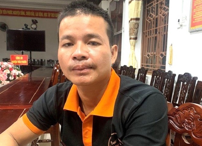 Trần Hoàng Phi đến cơ quan công an đầu thú sau khi đâm chết B. (Ảnh: C.A)