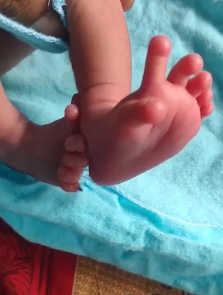 Tuy nhiên, gia đình tin rằng đứa trẻ là hiện thân của nữ thần Dholagarh Devi.