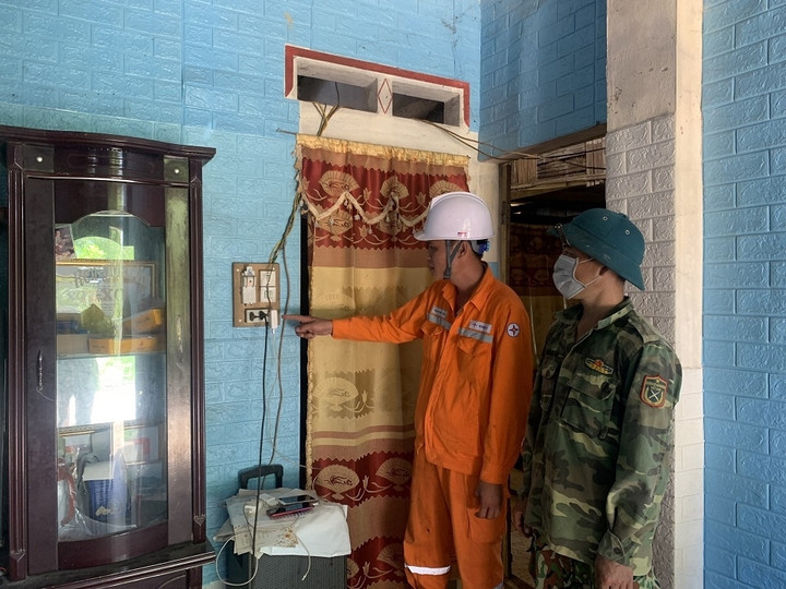 Hướng dẫn người dân sử dụng điện an toàn, tiết kiệm.