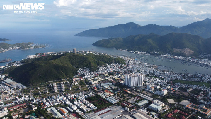 Theo Sở Giao thông Vận tải tỉnh, cầu Xóm Bóng hoàn thành sẽ đáp ứng lưu lượng xe cộ và người qua lại trên tuyến Quốc lộ 1C, giải toả một lượng lớn phương tiện cho cầu Trần Phú. Đồng thời, cầu sẽ là một điểm nhấn tạo cảnh quan môi trường cho TP Nha Trang.