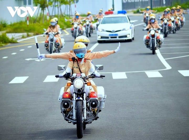 Bỏ quy định thông báo công khai kế hoạch tuần tra, kiểm soát của lực lượng CSGT để đảm bảo phòng chống tội phạm hiệu quả, ngăn chặn đối tượng phạm tội trốn tránh lực lượng chức năng, nhưng vẫn đảm bảo tính công khai, minh bạch.