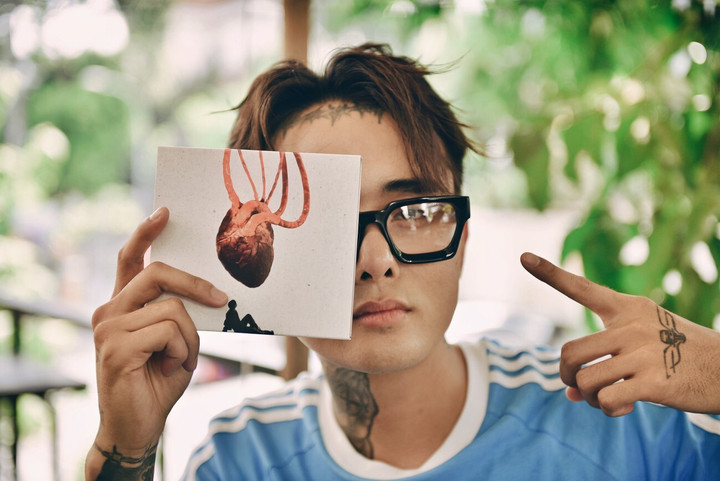 "Tôi tin rằng âm nhạc của mình là thứ thuần khiết nhất. Đơn giản tôi muốn viết nhạc và muốn nó ra đời để mọi người thưởng thức", Đạt G nói. Ảnh: Hoàng Nam.