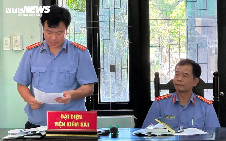 Đại diện Viên Kiểm sát trình bày phần luận tội đối với bị cáo Ngô Văn Quốc. (Ảnh: Nguyễn Vương)