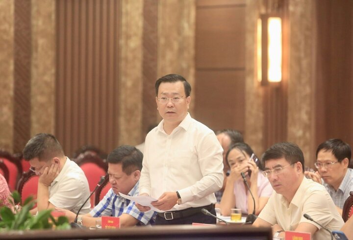 Giám đốc Sở Xây dựng Võ Nguyên Phong phát biểu tại hội nghị.
