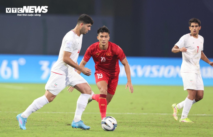Việt Nam gặp khó khăn trước Iran. Ảnh: Hoàng Anh.