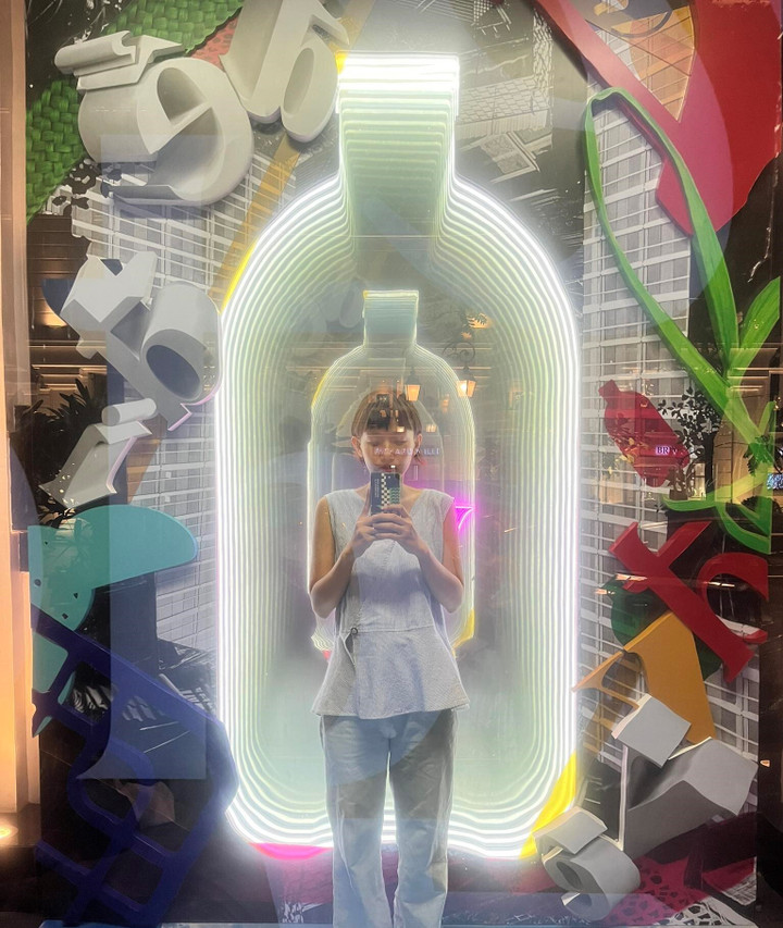 Check-in khối lập phương nghệ thuật.