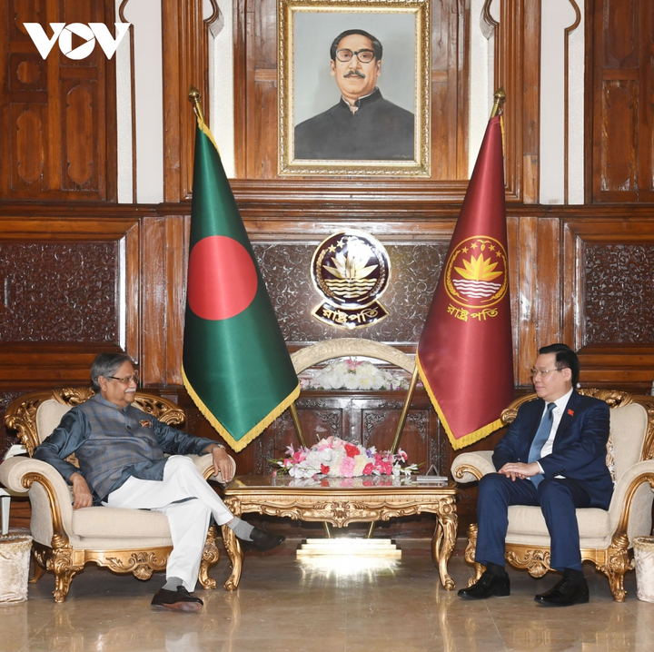 Chủ tịch Quốc hội Vương Đình Huệ và Tổng thống Bangladesh.