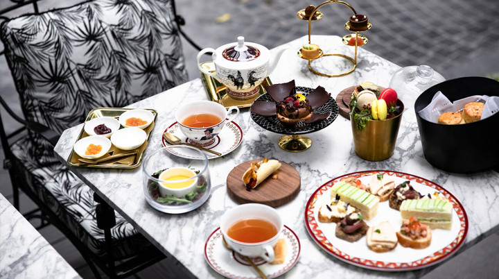 Diva’s Lounge phục vụ trà chiều đặc sắc từ 3h chiều hàng ngày.