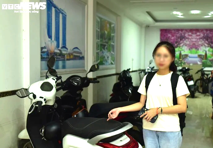 Nhiều khách thuê trọ loay hoay tìm phương án sau khi có thông báo cấm để xe điện ở các chung cư mini