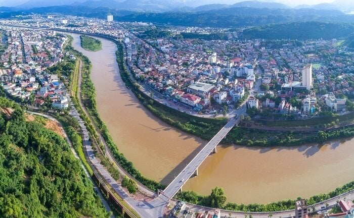 Nơi trước tiên sông Hồng chảy vô nước ta nằm trong tỉnh nào? - 1