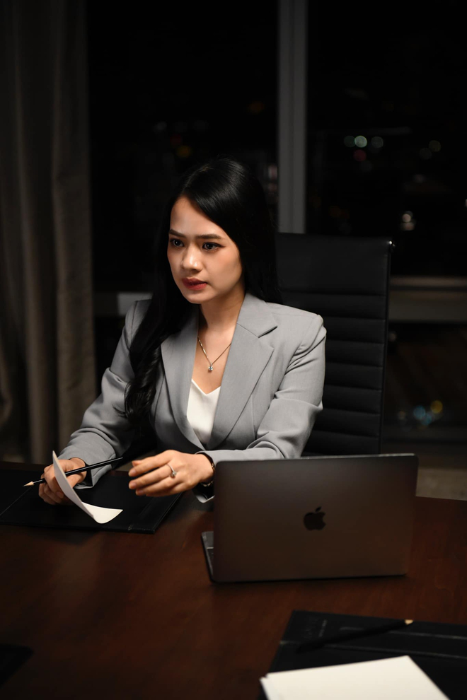 Lê Hàn Tuệ Lâm sinh năm 1994, tốt nghiệp đại học Ngoại thương. Cô hiện đang là Giám đốc quỹ đầu tư Nextrans Việt Nam và là diễn giả nổi tiếng trong các diễn đàn dành cho giới khởi nghiệp.