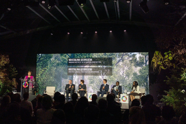 Giám đốc điều hành Quỹ tiền tệ quốc tế Kristina Georgieva cho rằng định giá carbon chính là một trong những giải pháp đảm bảo sự công bằng trong ứng phó với biến đổi khí hậu.