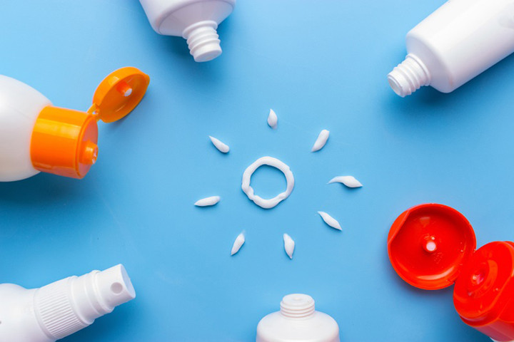 Việc duy trì thói quen bôi kem chống nắng hàng ngày rất tốt cho da.