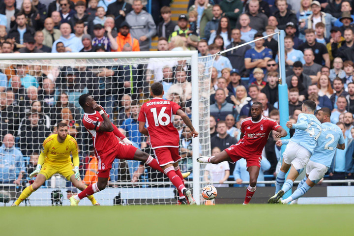 Man City chơi áp đảo.