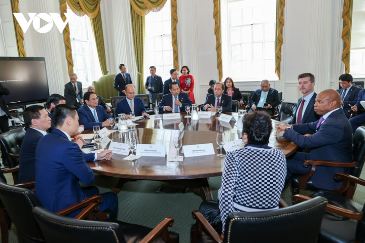 Sáng 22/9, tại New York, Thủ tướng Phạm Minh Chính đã gặp Thị trưởng thành phố New York Eric Adams nhân dịp tham dự Phiên thảo luận chung cấp cao Đại hội đồng Liên Hợp Quốc Khóa 78 và tiến hành các hoạt động song phương tại Mỹ.