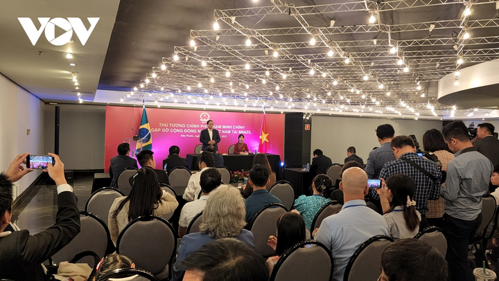 Thủ tướng cho biết, khi hội đàm với Tổng thống Brazil Lula da Silva, Thủ tướng sẽ nêu những đề xuất để bà con được tạo điều kiện yên tâm sinh sống, làm ăn, học tập, công tác.