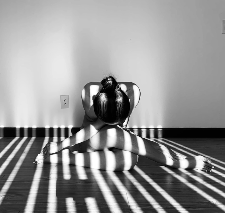 Theo Thanh Ngọc, điều cần khi tập yoga nude là loại bỏ những suy nghĩ, dục vọng tầm thường, chú tâm vào tập luyện và lắng nghe cơ thể. Chị thích sự tĩnh lặng khi đối diện chính mình trong không gian khép kín.