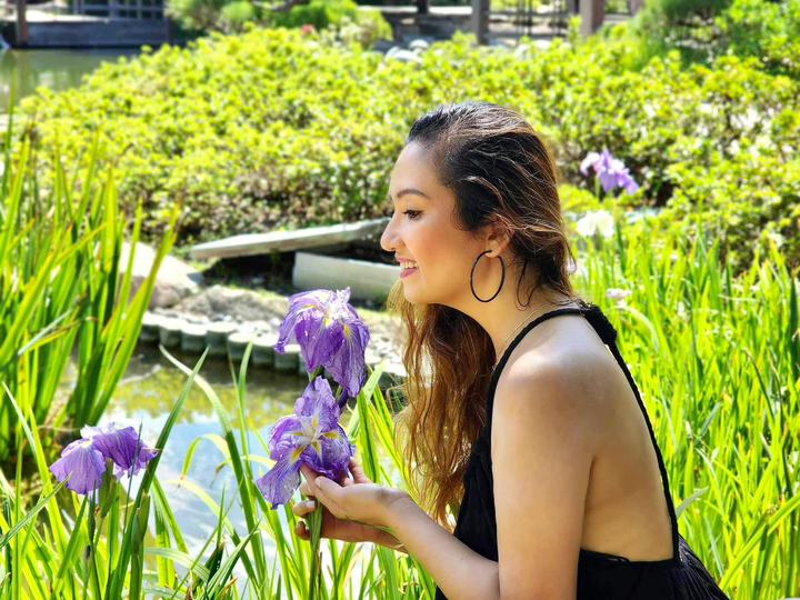 Diễn viên Thanh Ngọc sinh năm 1975, được khán giả nhớ đến qua các tựa phim Việt kinh điển như Đồng tiền xương máu, Giã từ dĩ vãng, Người đàn bà đi trong mưa... Vì mang thai con thứ 2, chị từ chối vai nữ chính trong phim "Người đàn bà yếu đuối" của đạo diễn Đinh Đức Liêm, bỏ nghề rồi ở ẩn từ đó. Sau này, chị theo đuổi nghề chuyên viên hóa trang, đạt nhiều thành công trong sự nghiệp. Hiện, Thanh Ngọc hạnh phúc viên mãn bên chồng và 2 con.