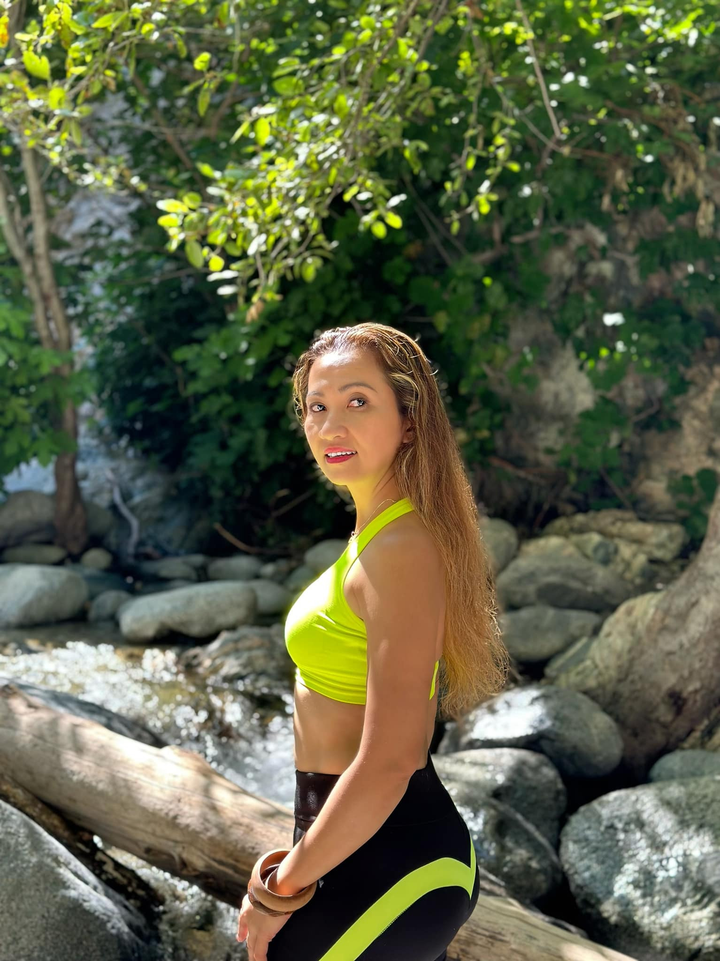 Chia sẻ với VietNamNet, diễn viên Thanh Ngọc tập yoga, bơi, thiền và thỉnh thoảng chạy bộ hằng ngày. Chị tập khoảng 30 - 45 phút buổi sáng, các khung giờ khác trong ngày không cố định.