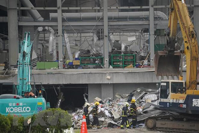 Hiện trường vụ cháy nổ nhà máy ở Bình Đông, Đài Loan ngày 23/9. (Ảnh: AFP/TTXVN)