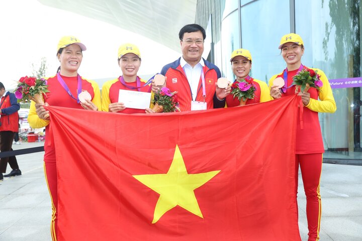 Đoàn thể thao Việt Nam có huy chương đồng ở môn rowing.