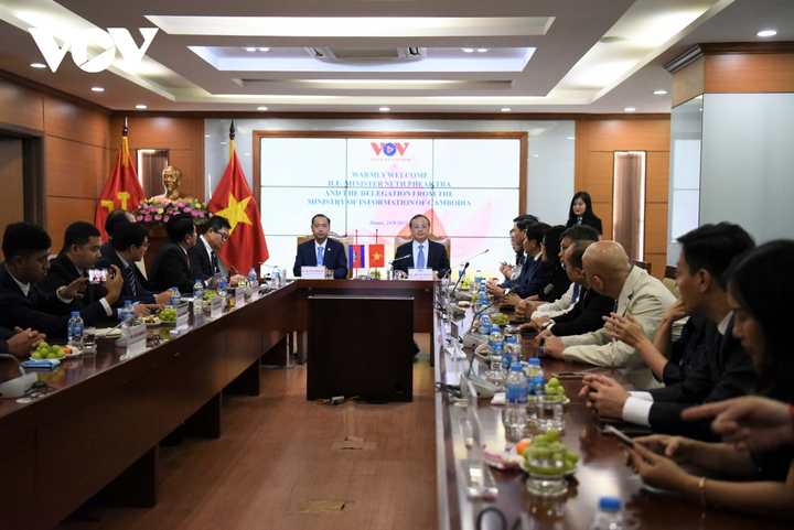 Toàn cảnh buổi tiếp.