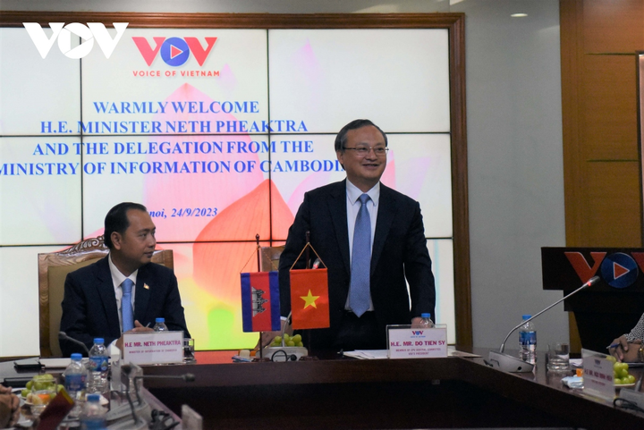 Tổng Giám đốc Đỗ Tiến Sỹ chia sẻ tại buổi tiếp.