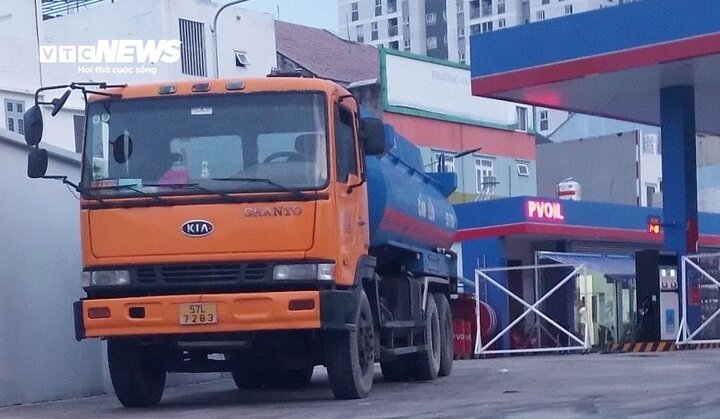 18.000 lít xăng đã được tiếp vào Cửa hàng xăng dầu Phú Hữu để bán cho người tiêu dùng TP.HCM. (Ảnh: Bảo Linh)