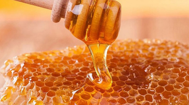 Bạn sẽ cảm nhận được làn da mềm mịn sau khi triệt lông bằng sáp ong.