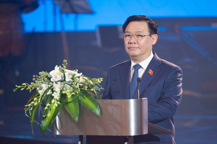 Chủ tịch Quốc hội Vương Đình Huệ phát biểu tại buổi chiêu đãi. (Ảnh: Hồ Long).