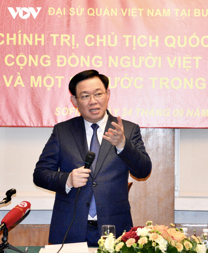 Chủ tịch Quốc hội Vương Đình Huệ chia sẻ tại buổi gặp gỡ.