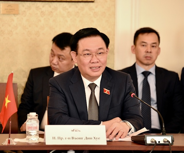 Chủ tịch Quốc hội Vương Đình Huệ phát biểu tại hội đàm.