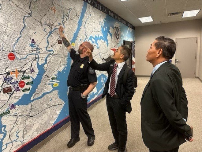 Chủ tịch UBND TP Hải Phòng Nguyễn Văn Tùng tại buổi làm việc.