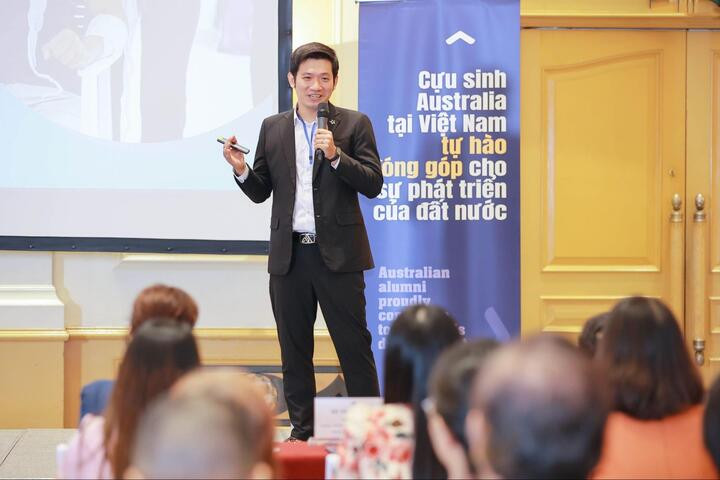 Diễn giả chính Hồ Thái Bình giành Giải thưởng Cựu sinh Australia 2023 ở hạng mục Cựu sinh trẻ của năm với những đóng góp cho cộng đồng của mình.