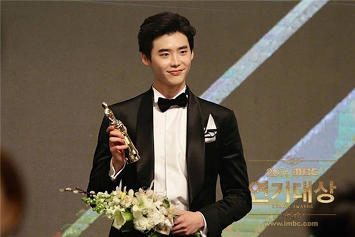 Lee Jong Suk là diễn viên hạng A của Hàn Quốc.