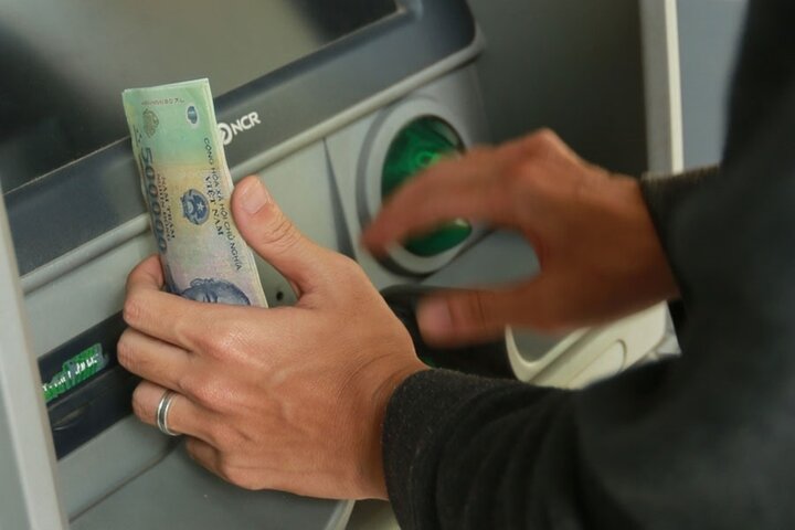 4. Những Lưu Ý Khi Rút Tiền Từ ATM