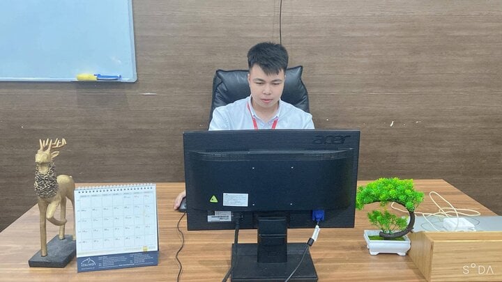 Nguyễn Ngọc Sơn đang làm việc liên quan đến kinh doanh, bán lẻ sản phẩm online. (Ảnh NVCC).