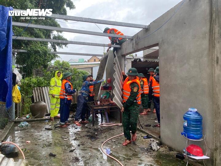 Do ảnh hưởng của áp thấp nhiệt đới, thời tiết ở Thừa Thiên - Huế diễn biến khó lường.