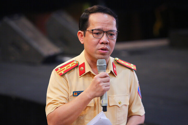 Đại tá Nguyễn Quang Nhật trả lời tại toạ đàm.