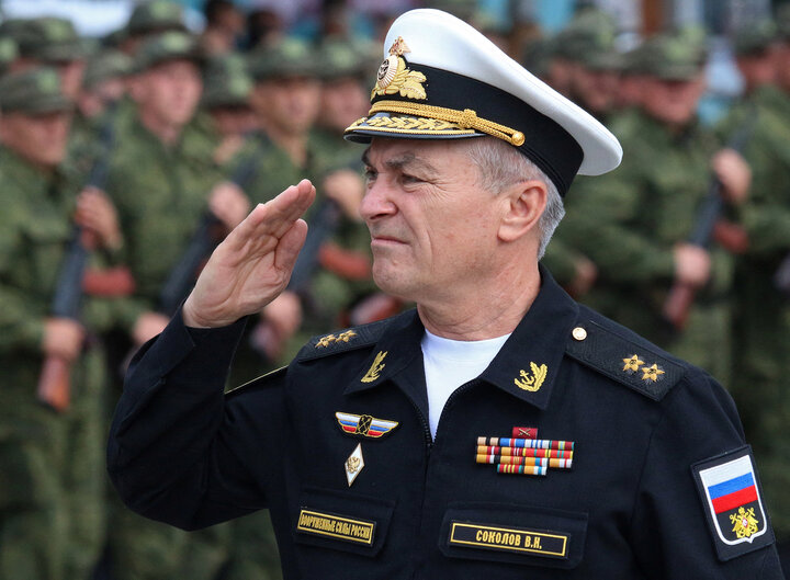 Tư lệnh Hạm đội biển Đen, Phó Đô đốc Viktor Sokolov dự buổi lễ tiễn quân dự bị nhập ngũ trong đợt tổng động viên một phần, tại Sevastopol, Crimea vào tháng 9/2022. (Ảnh: Reuters)