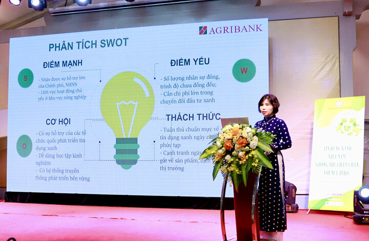 Đại diện Agribank trình bày tham luận tại hội thảo “Tín dụng xanh - Việt Nam không thể chậm chân với Net Zero”.