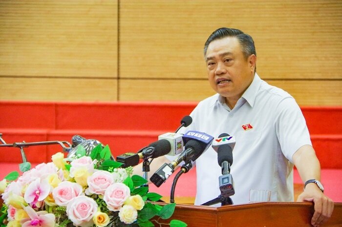 Chủ tịch UBND TP Hà Nội Trần Sỹ Thanh phát biểu tại buổi tiếp xúc cử tri.