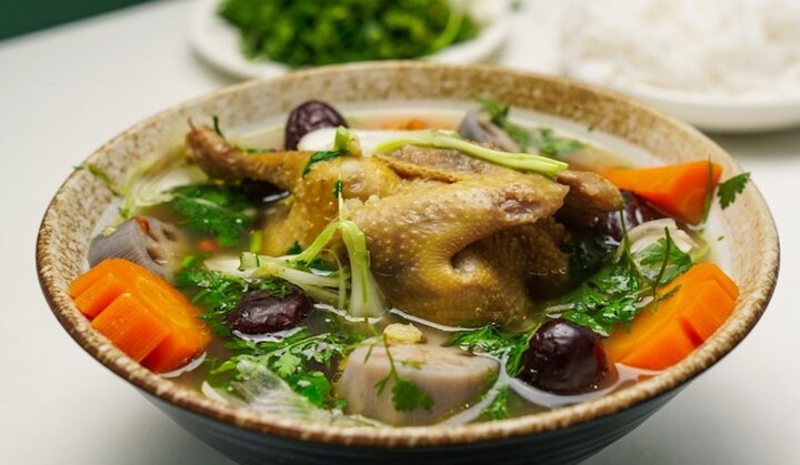 Thịt chim bồ câu làm món ăn và làm thuốc rất tốt. (Ảnh minh hoạ)