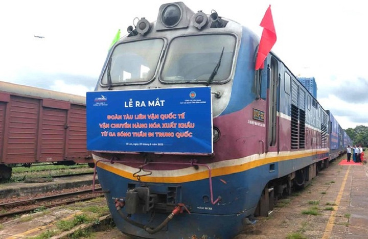 Tổng công ty Đường sắt Việt Nam xây dựng hai tuyến vận chuyển liên vận quốc tế từ ga Sóng Thần (tỉnh Bình Dương) đi Trung Quốc và các nước thứ ba. Tuyến thứ nhất xuất phát từ ga Sóng Thần đi Kép (tỉnh Bắc Giang) rồi đến Đồng Đăng (tỉnh Lạng Sơn) trước khi sang ga Bằng Tường (tỉnh Quảng Tây, Trung Quốc). Từ đây, tàu sẽ tiếp tục đi sâu nội địa Trung Quốc hoặc quá cảnh Trung Quốc sang các nước Trung Á, Nga, EU...