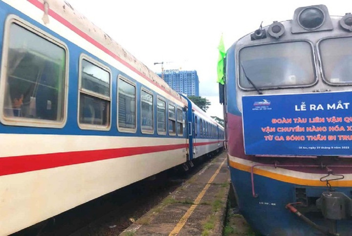 Tuyến thứ hai từ ga Sóng Thần đi Lào Cai tới ga Sơn Yêu (Hà Khẩu Bắc, Trung Quốc) sau đó sẽ chuyển đổi phương tiện đi sâu nội địa Trung Quốc. Mỗi đoàn tàu sẽ vận chuyển 20 - 25 container.