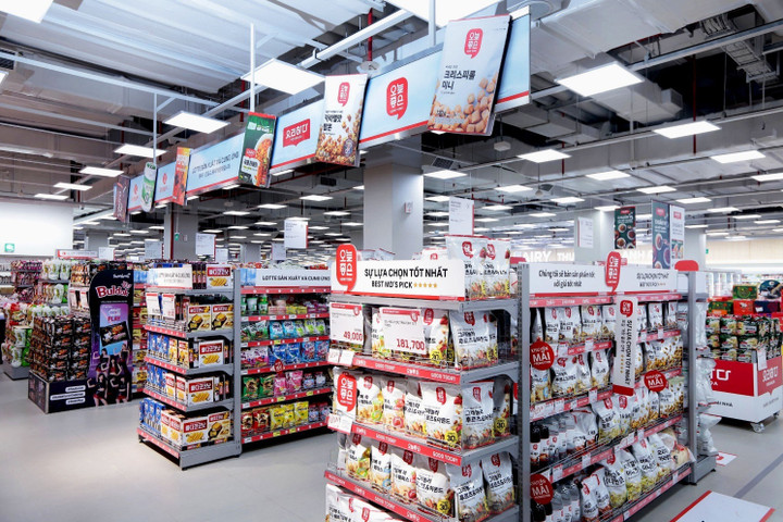 Nhiều sản phẩm đặc trưng bày bán tại LOTTE Mart West Lake.